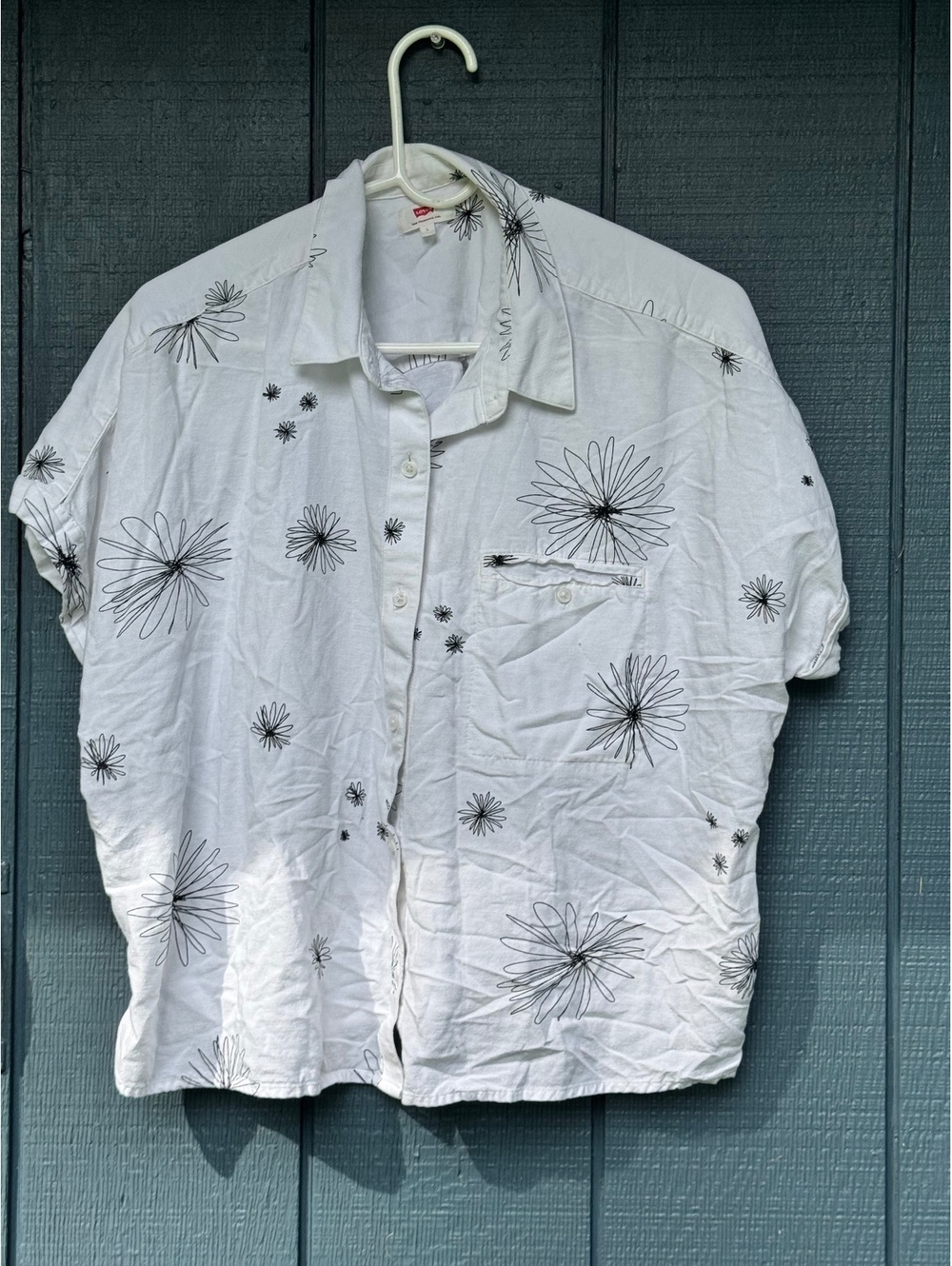 Levi's Large White Short Sleeve Button-Up Shirt with Black Floral Print